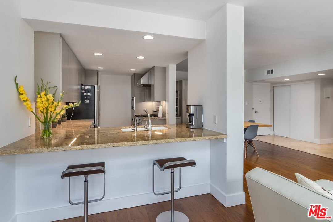 8787 Shoreham Dr Unit: 903