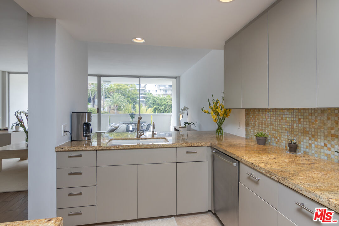 8787 Shoreham Dr Unit: 903