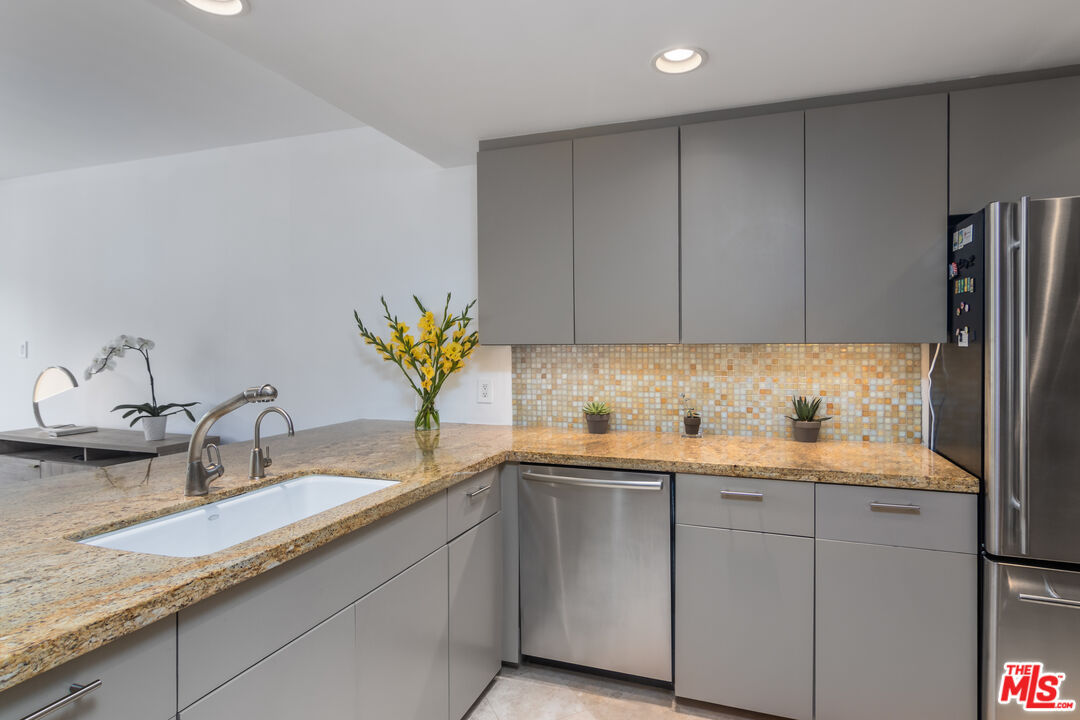 8787 Shoreham Dr Unit: 903