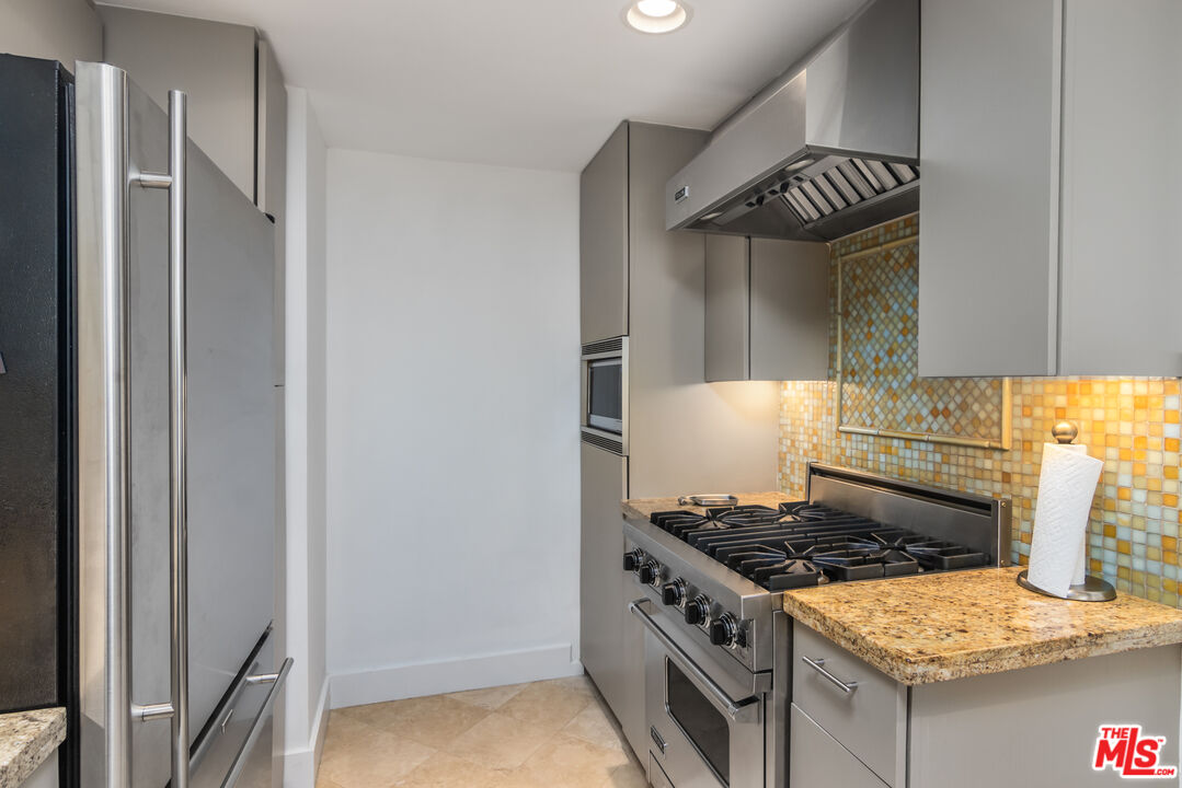 8787 Shoreham Dr Unit: 903