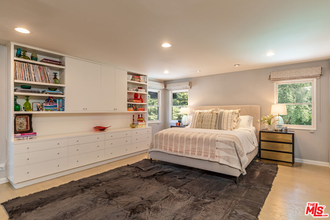 3122 Dona Susana Dr