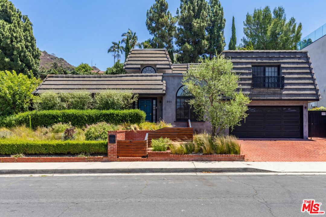 3122 Dona Susana Dr