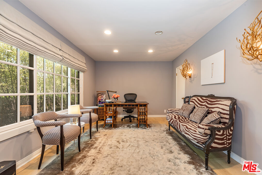3122 Dona Susana Dr