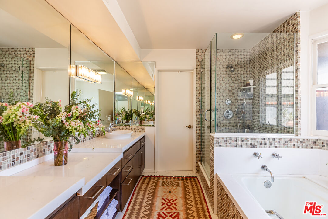 3122 Dona Susana Dr