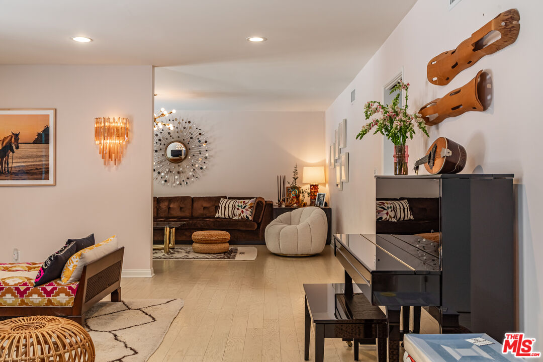 3122 Dona Susana Dr