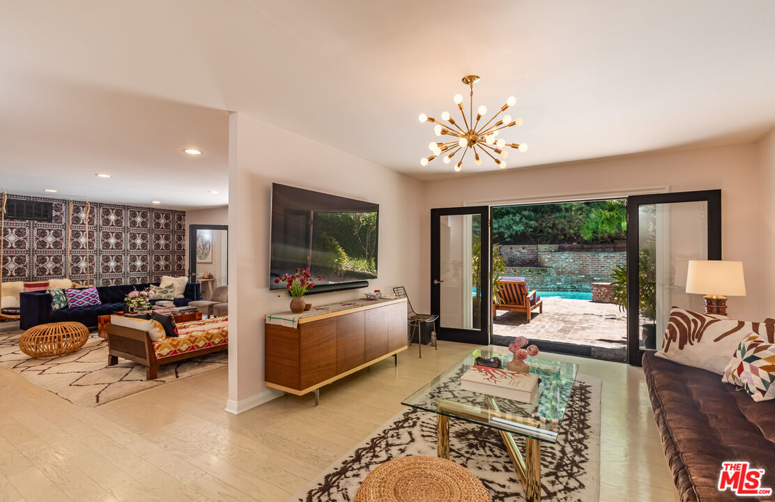 3122 Dona Susana Dr