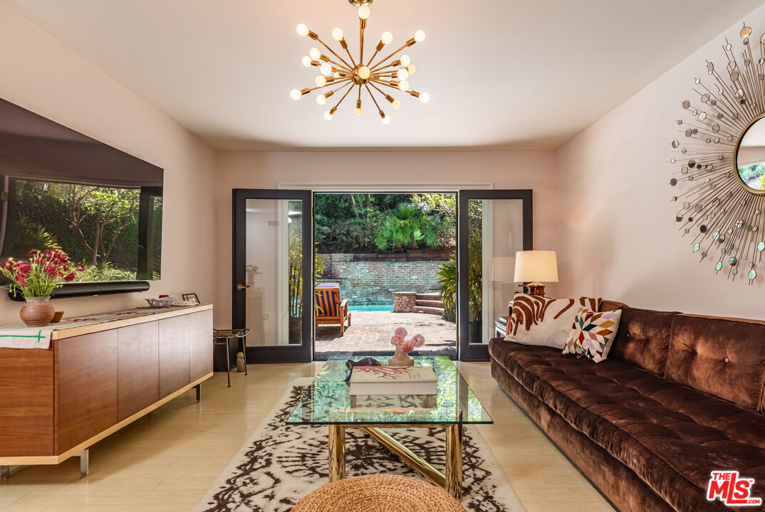 3122 Dona Susana Dr