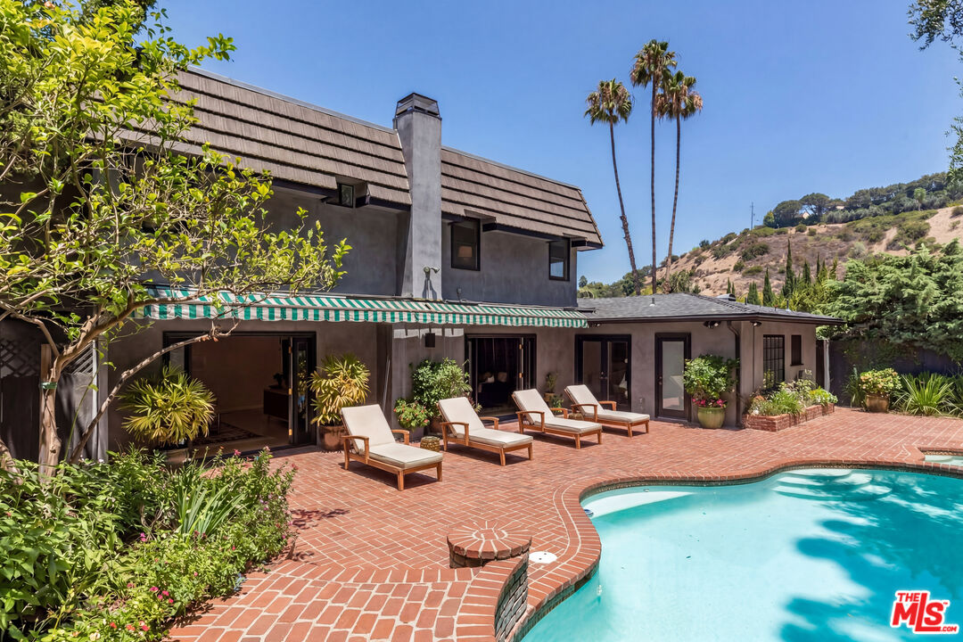 3122 Dona Susana Dr