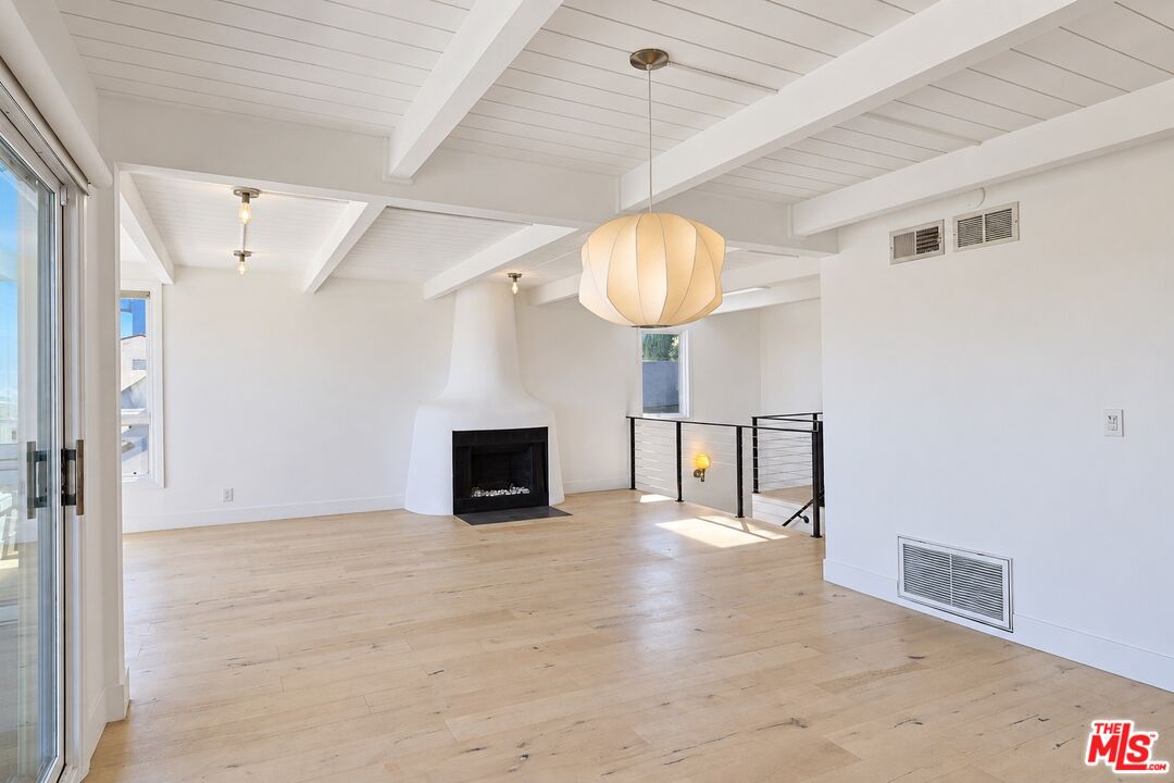 2226 Ronda Vista Dr