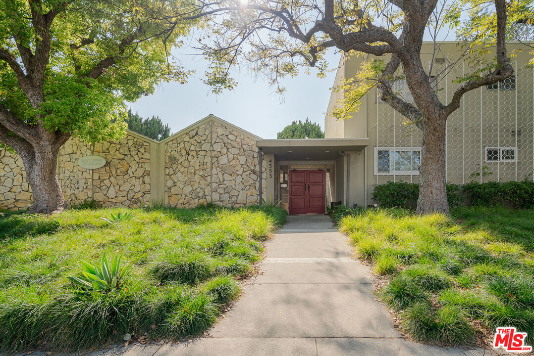 4353 Colfax Ave Unit: 34