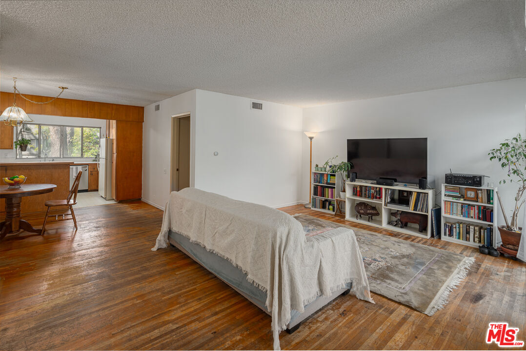 4353 Colfax Ave Unit: 34