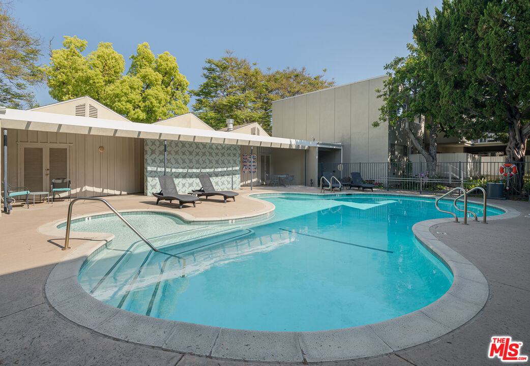 4353 Colfax Ave Unit: 34