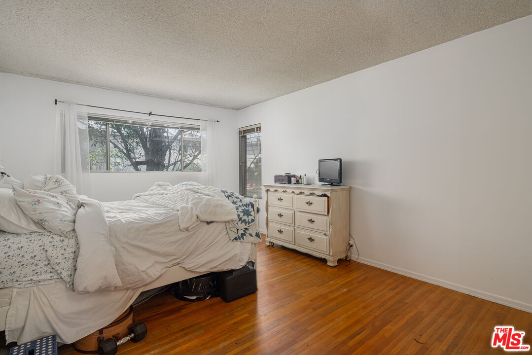 4353 Colfax Ave Unit: 34