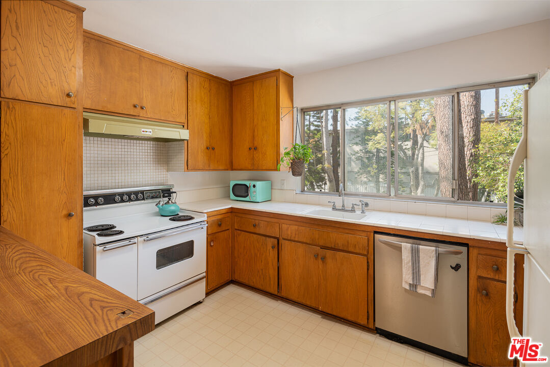 4353 Colfax Ave Unit: 34
