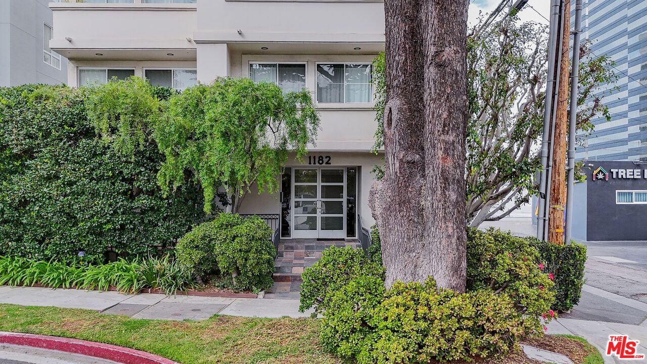 1182 Wellesley Ave Unit: 401