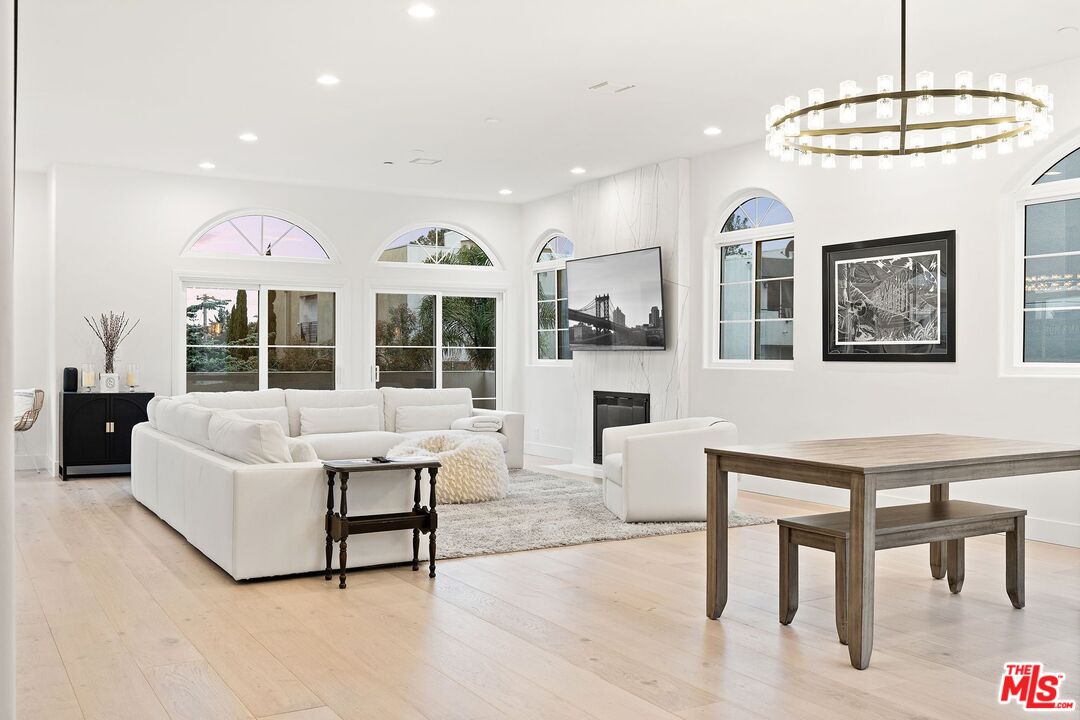 1182 Wellesley Ave Unit: 401