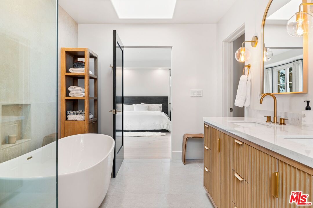 1182 Wellesley Ave Unit: 401