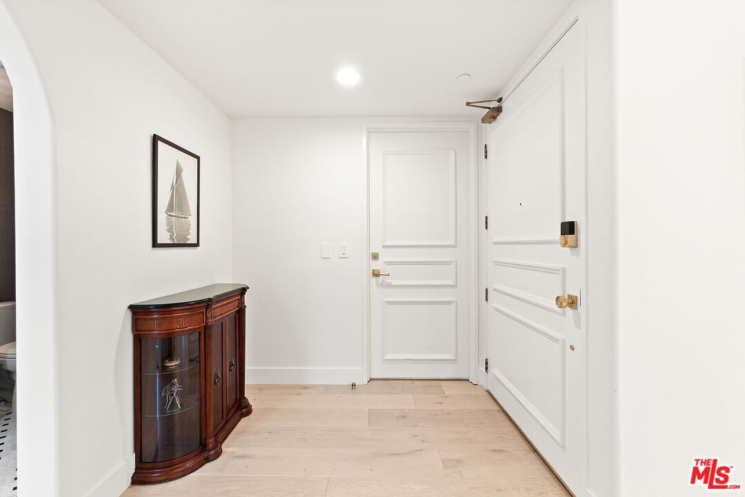 1182 Wellesley Ave Unit: 401