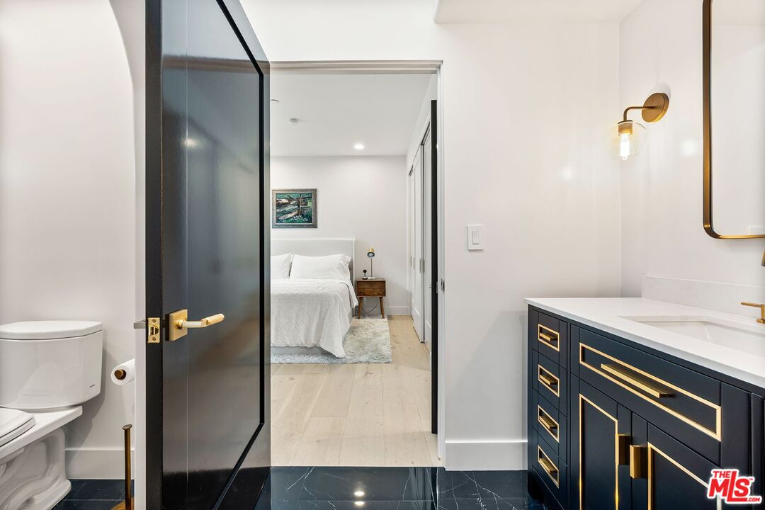 1182 Wellesley Ave Unit: 401