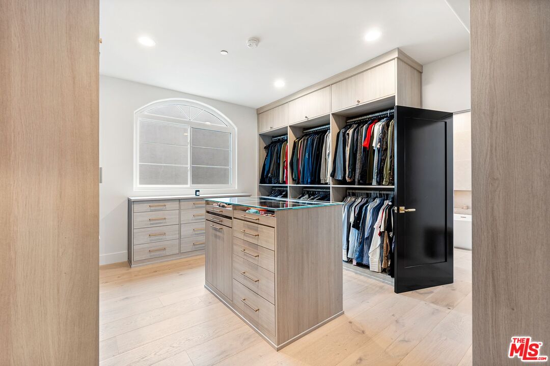 1182 Wellesley Ave Unit: 401