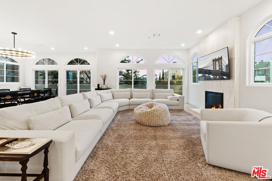 1182 Wellesley Ave Unit: 401