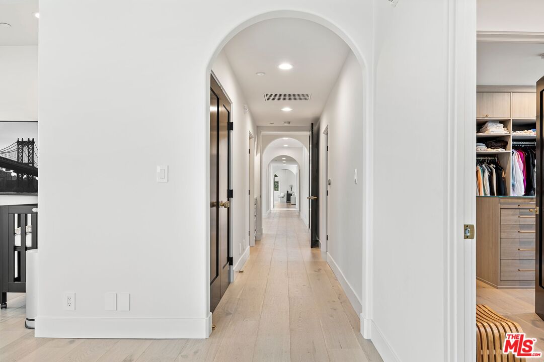 1182 Wellesley Ave Unit: 401