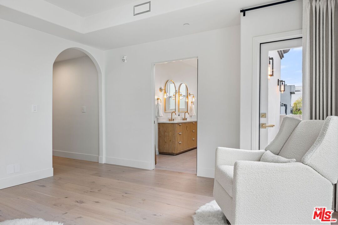 1182 Wellesley Ave Unit: 401