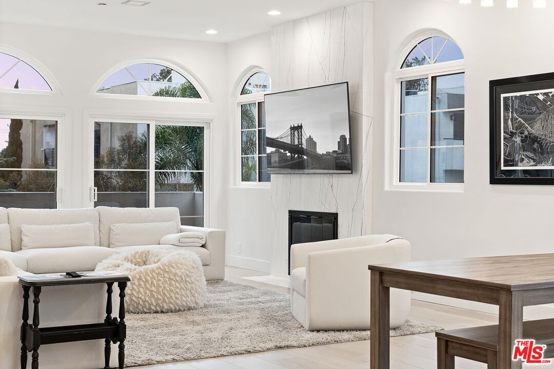 1182 Wellesley Ave Unit: 401
