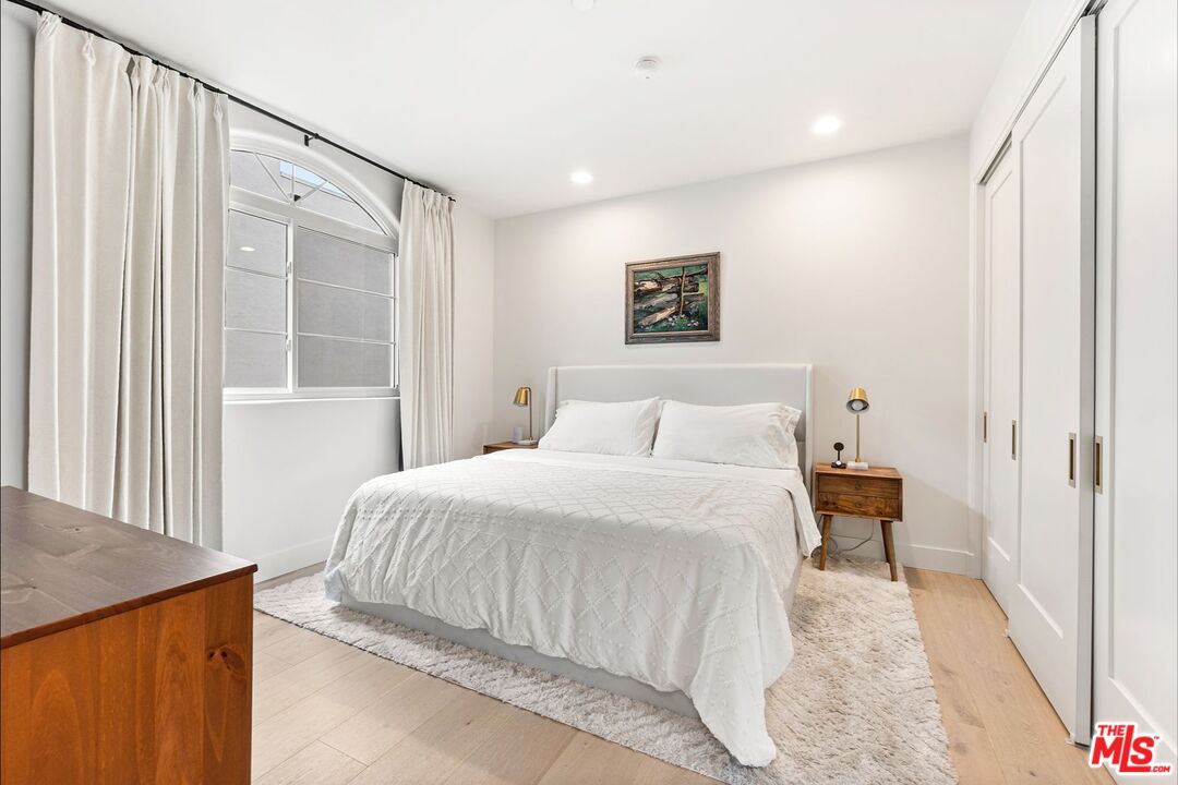 1182 Wellesley Ave Unit: 401