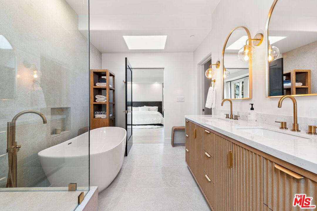 1182 Wellesley Ave Unit: 401