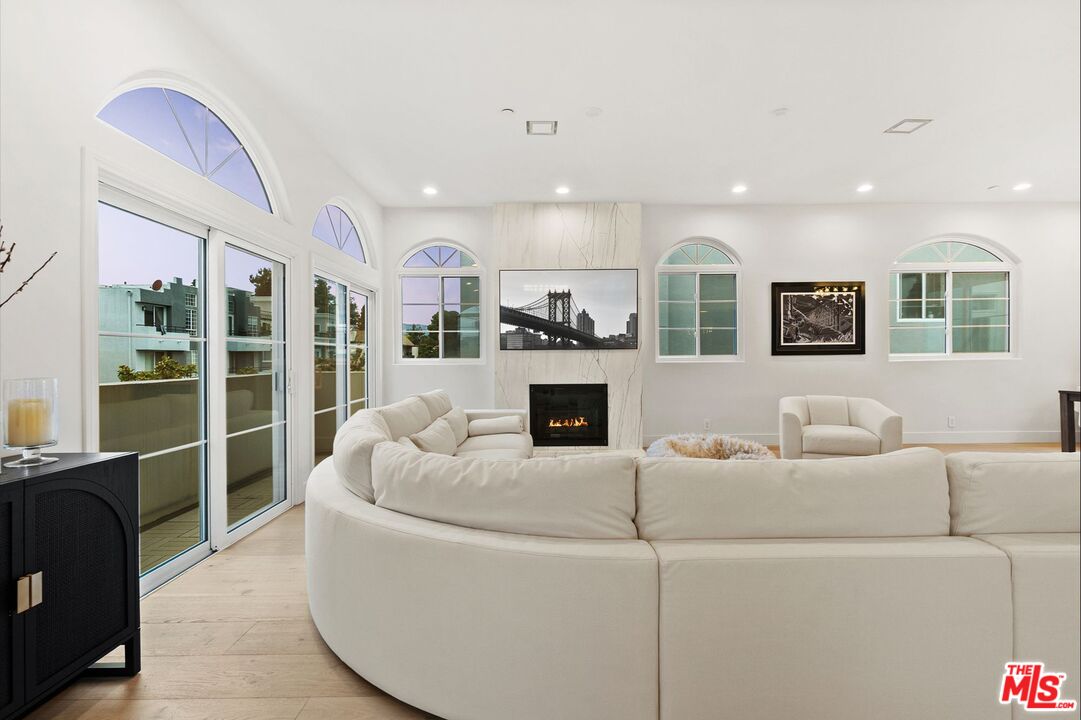1182 Wellesley Ave Unit: 401
