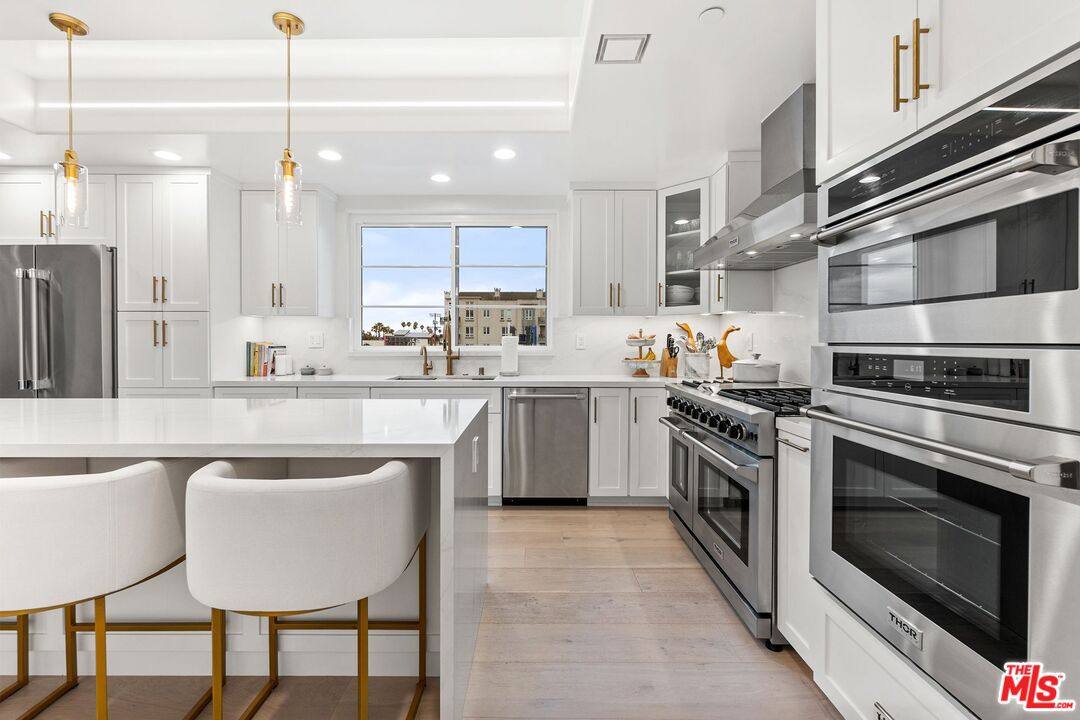 1182 Wellesley Ave Unit: 401