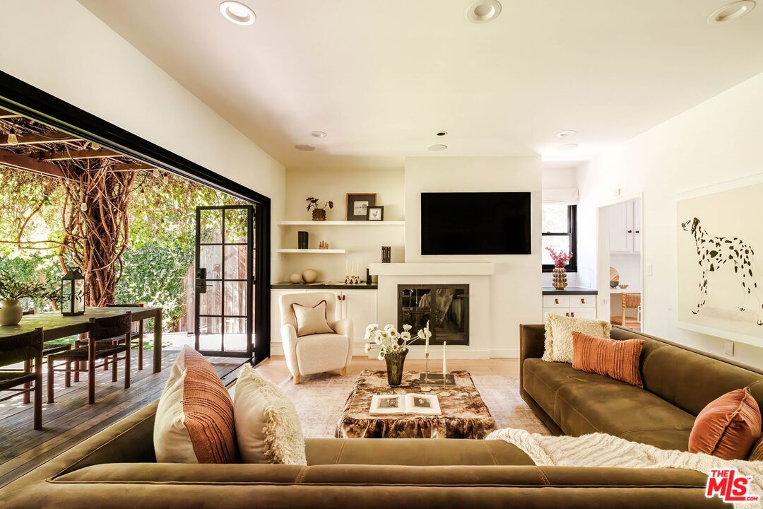 331 N Kilkea Dr