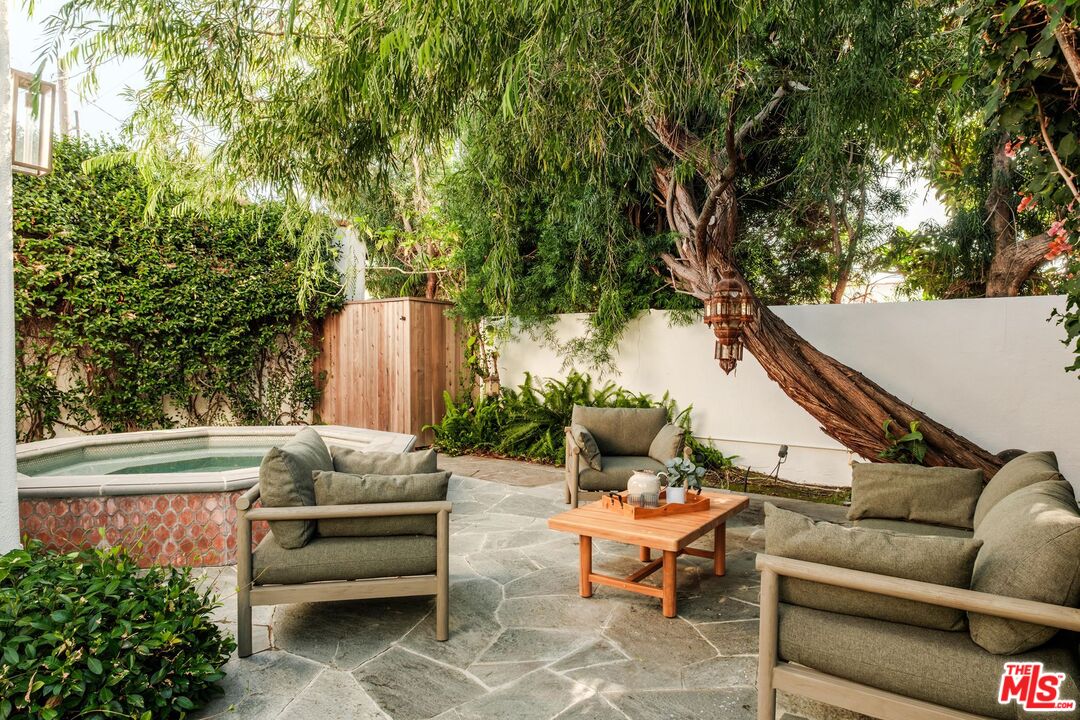 331 N Kilkea Dr