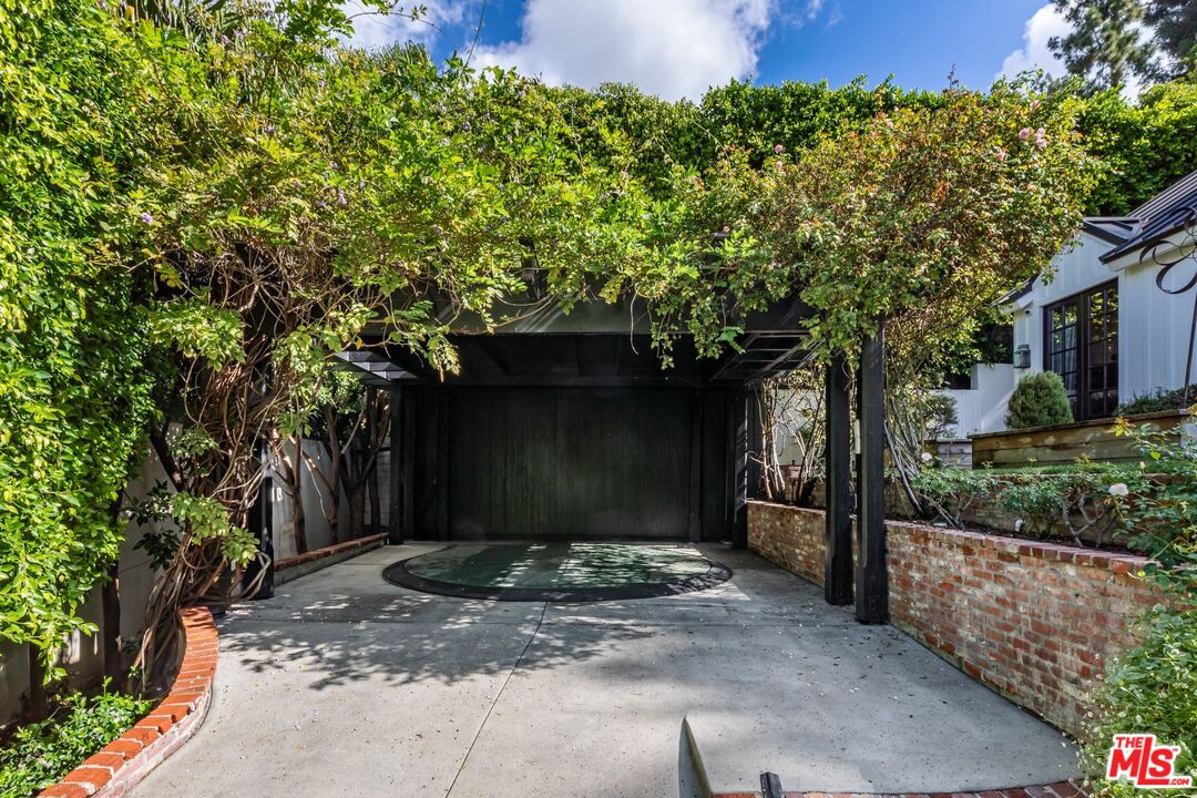 9151 Warbler Pl