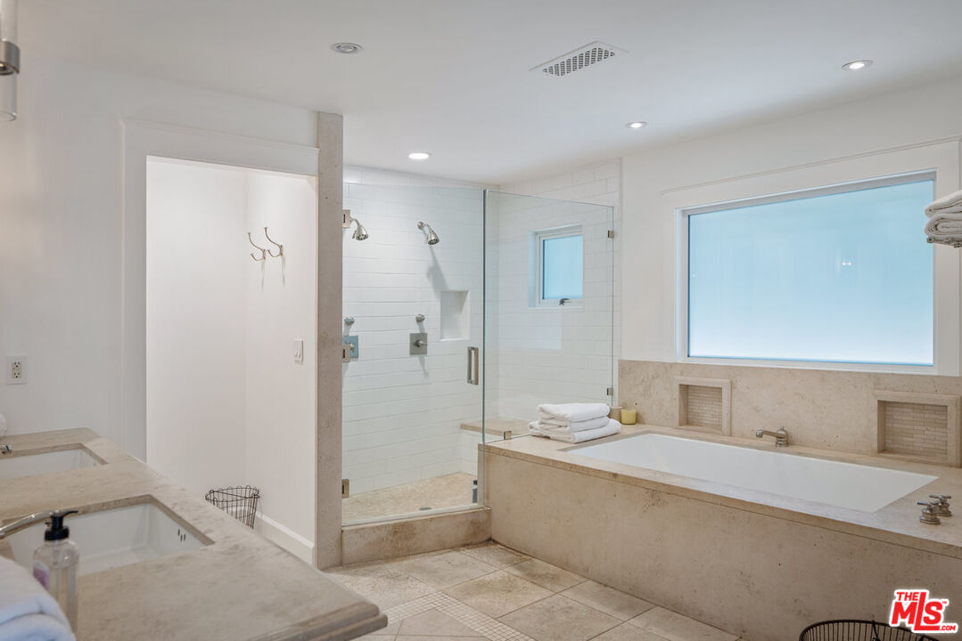 1132 Napoli Dr
