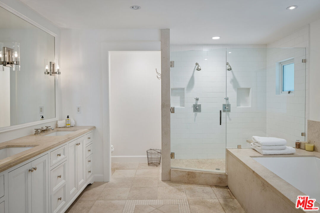 1132 Napoli Dr