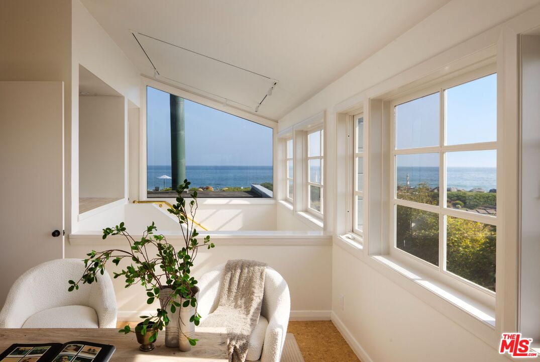 4217 Avenue Del Mar