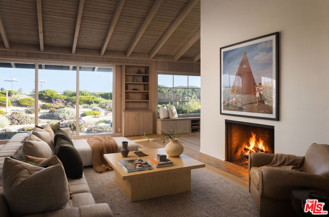 4217 Avenue Del Mar