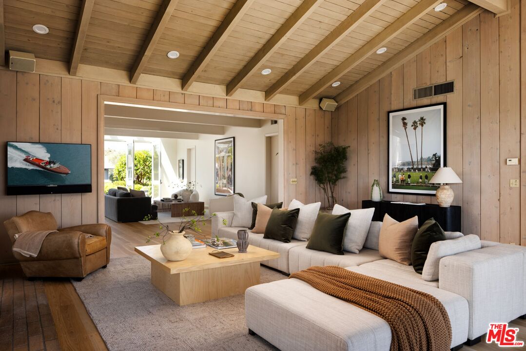 4217 Avenue Del Mar