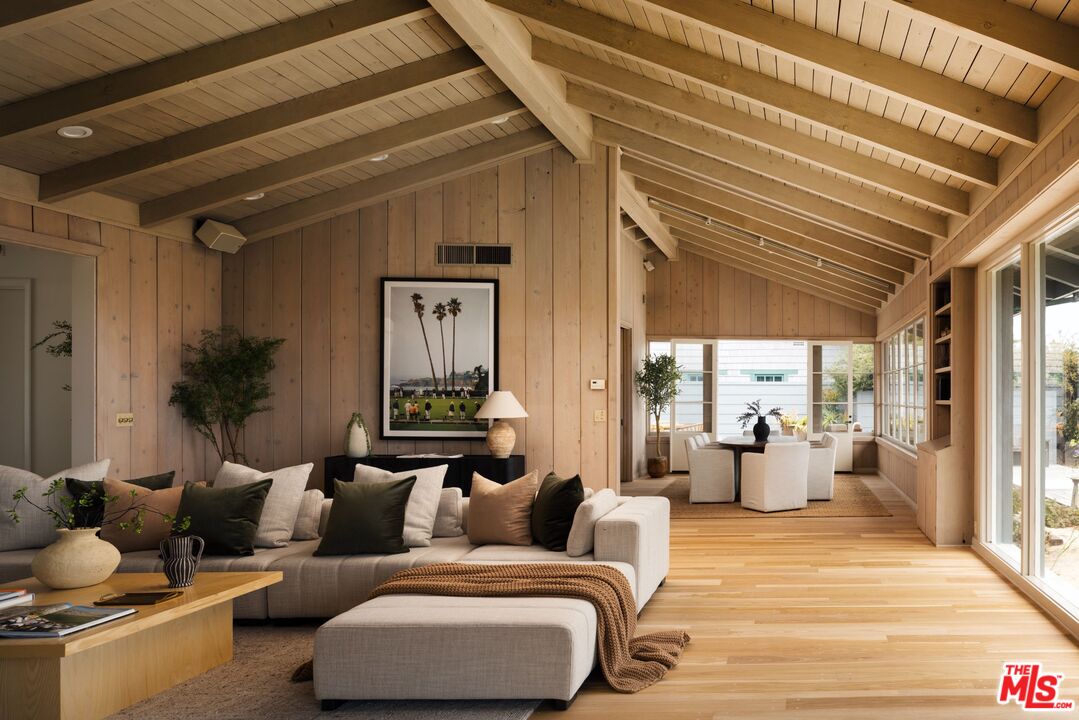 4217 Avenue Del Mar