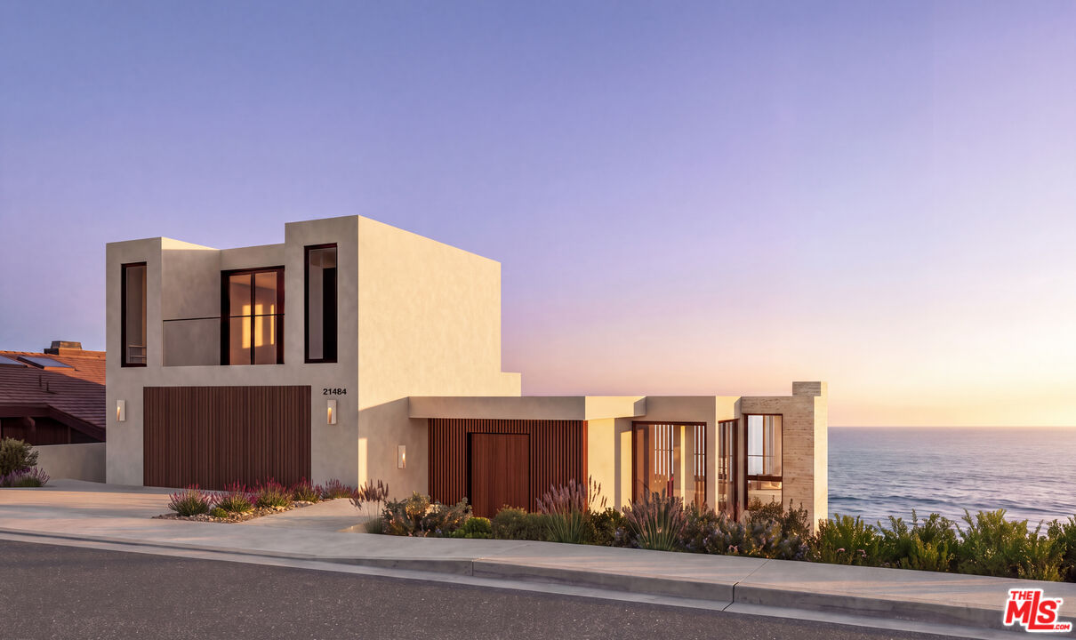 21484 Paseo Portola