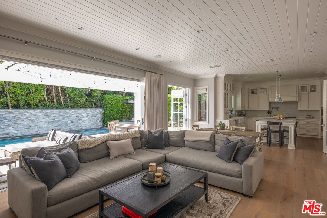 10334 Lorenzo Dr