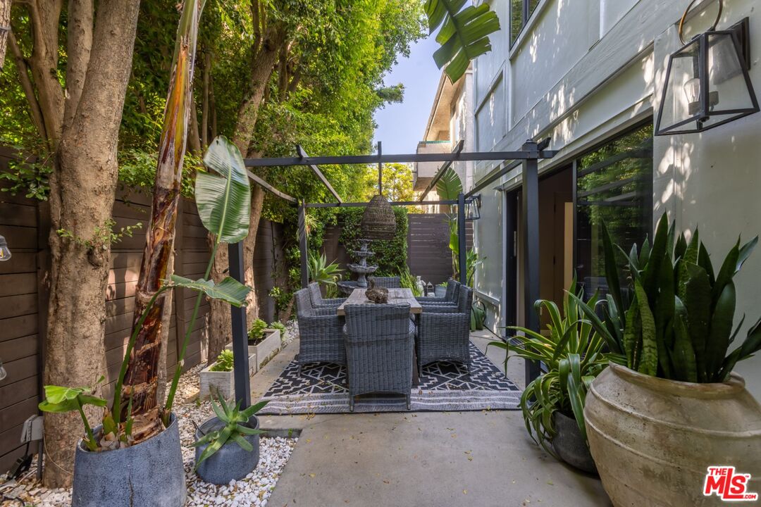 645 N Hayworth Ave