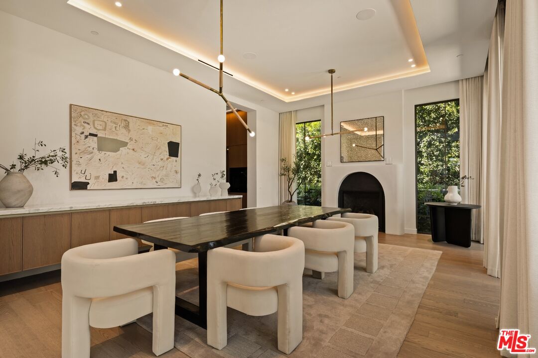 1395 N Doheny Dr