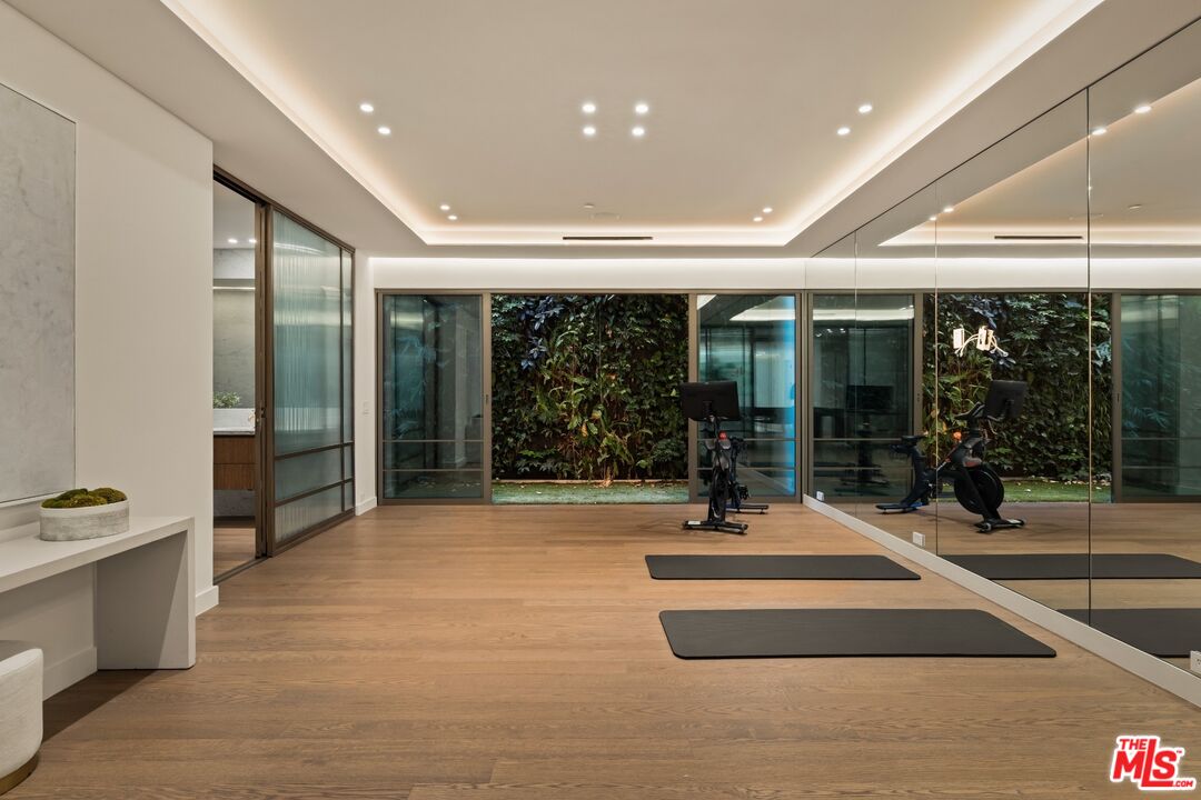 1395 N Doheny Dr