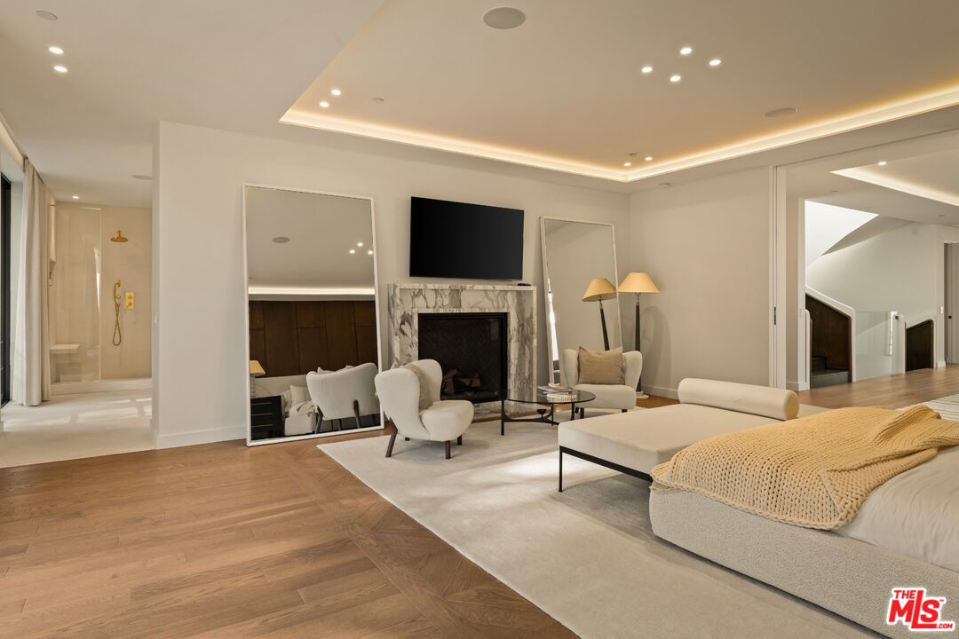 1395 N Doheny Dr