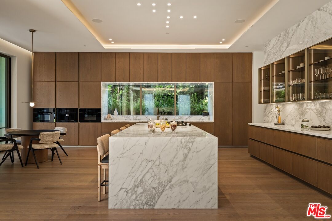 1395 N Doheny Dr
