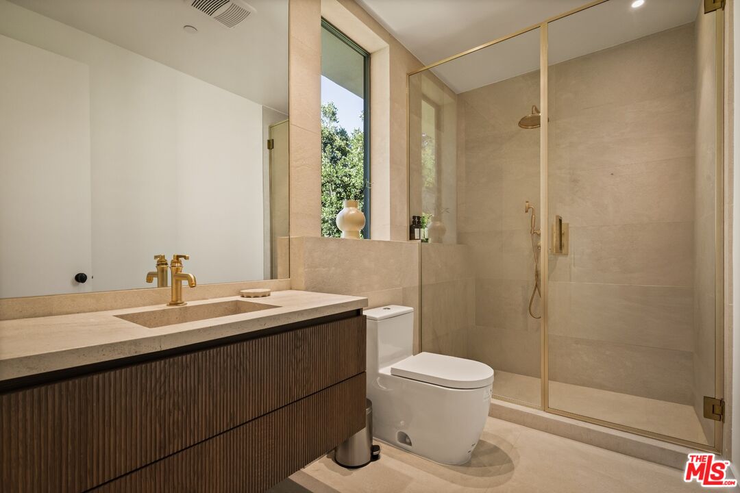 1395 N Doheny Dr