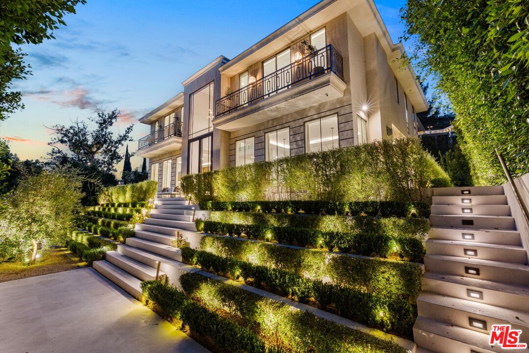 1395 N Doheny Dr